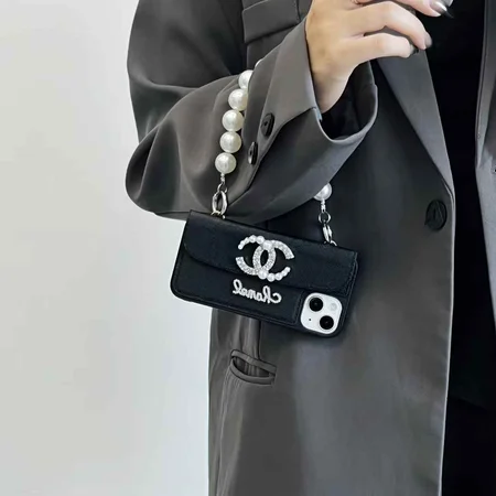 chanel cross - grained cardholder - style pearl hand - held iphone case