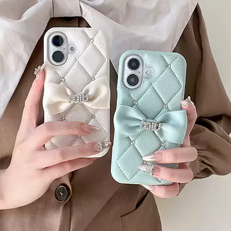 chanel quilted bow iphone case