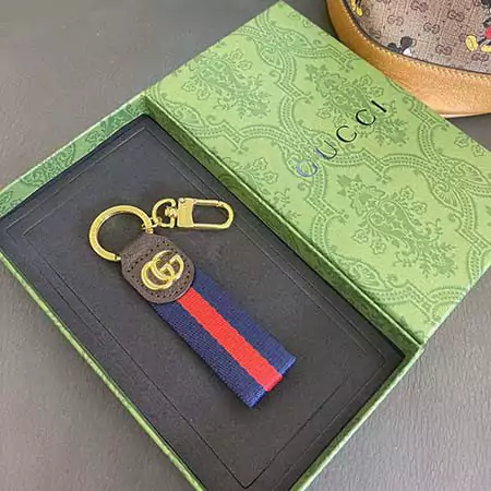 Gucci striped gold - logo hook keychain