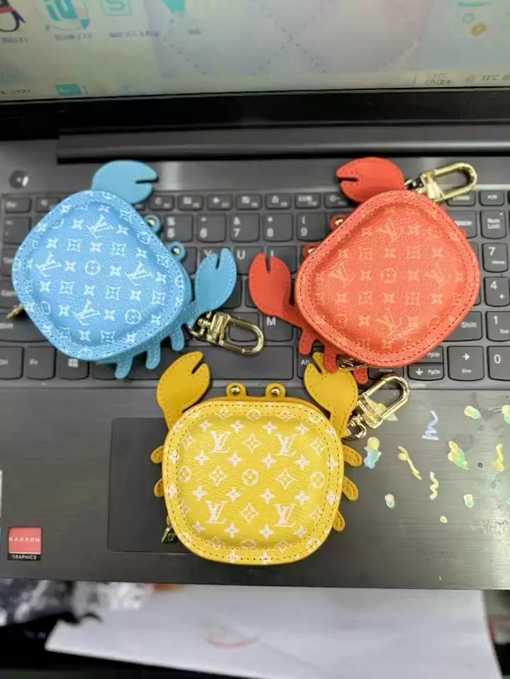  LV AirPods 4 case
