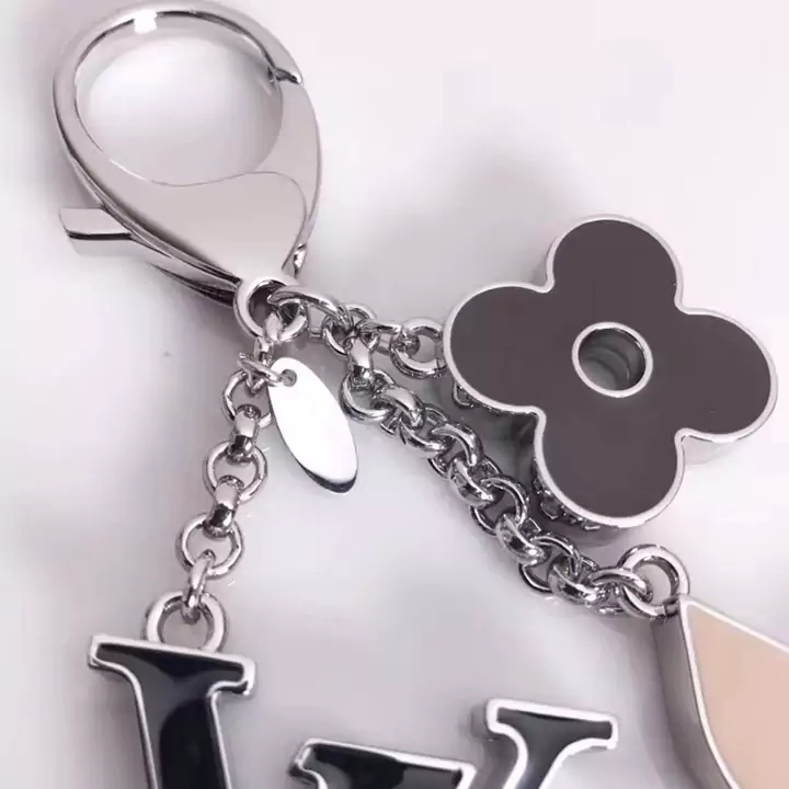  tag - shaped accessory