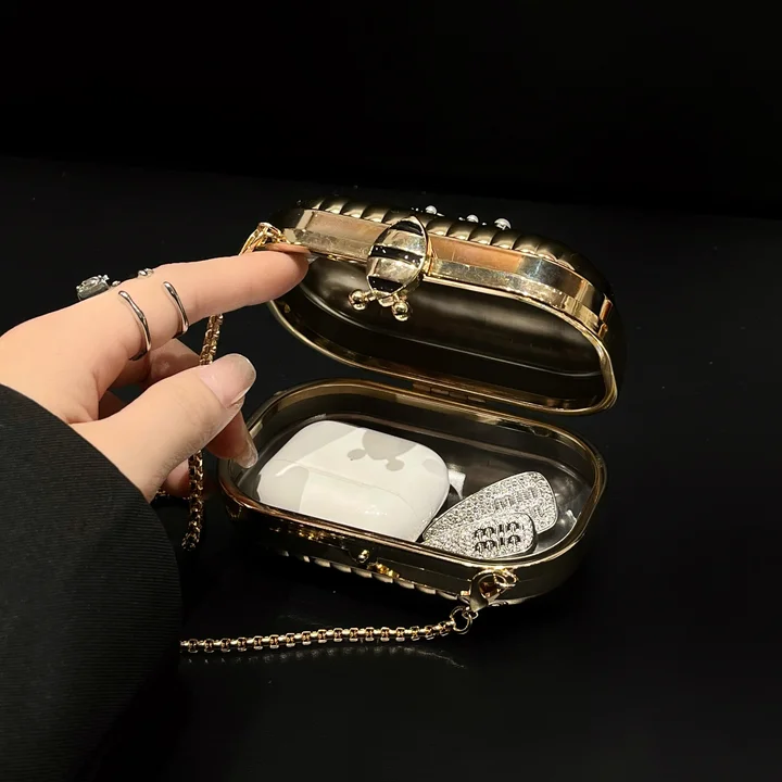 CHANEL AirPods Pro case