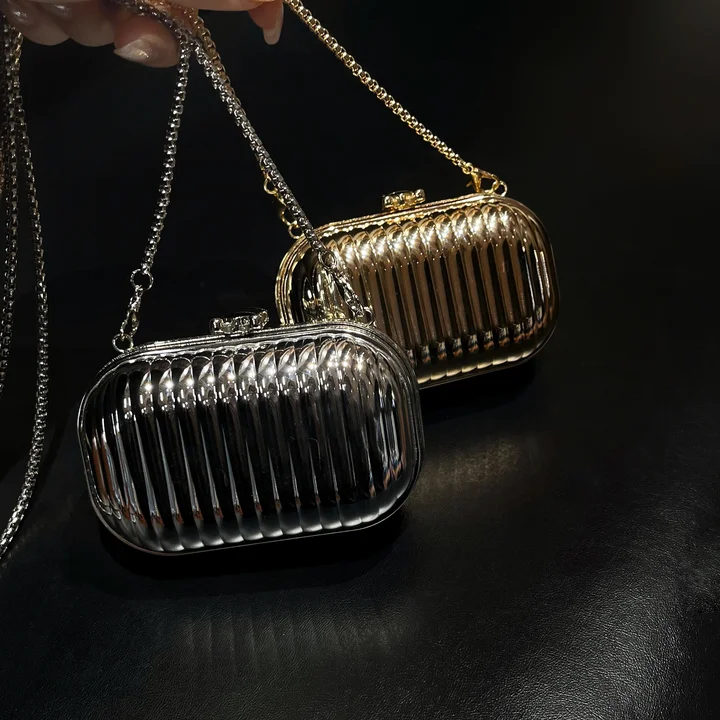  CHANEL AirPods 3 case