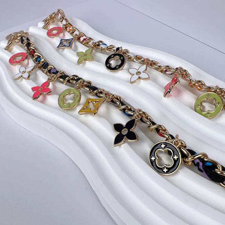Louis Vuitton black - and - white tricolor short chain