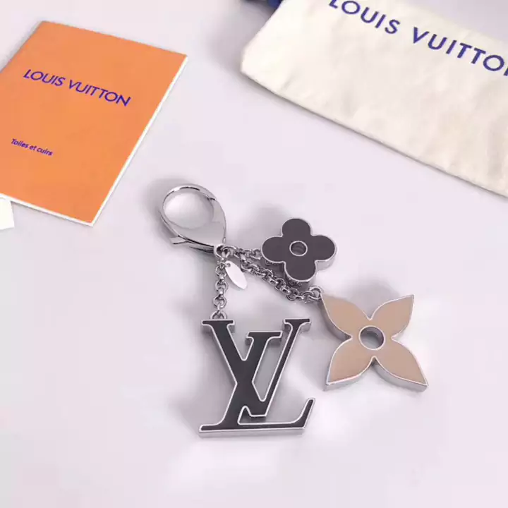  tag - shaped accessory