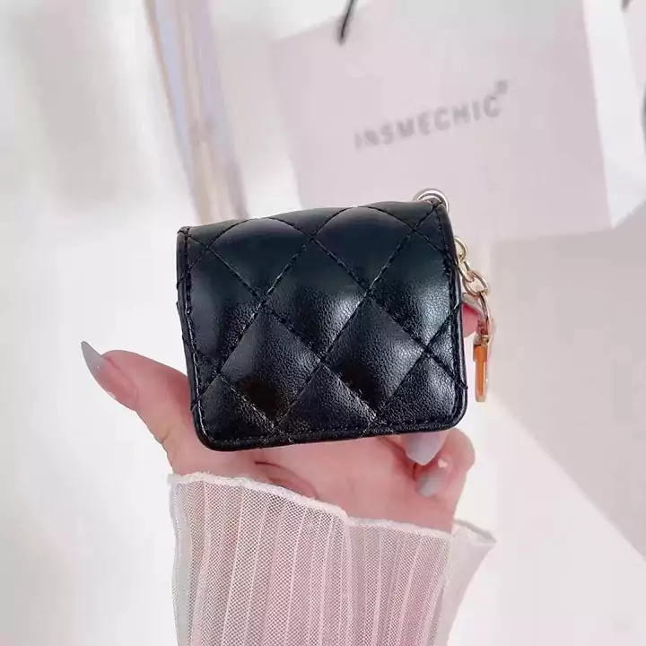 SEO 关键词
CHANEL - inspired quilted AirPods case