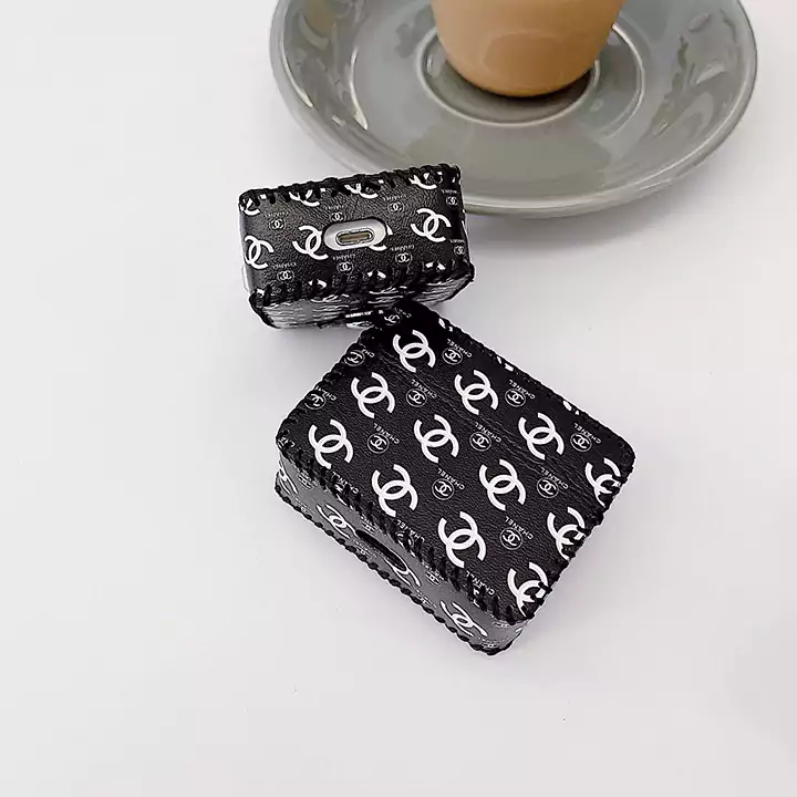  CHANEL AirPods Pro case