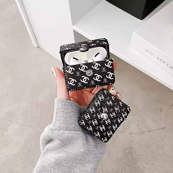  CHANEL AirPods Pro 2 case