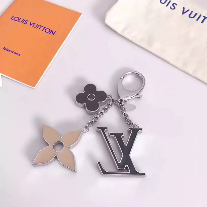  tag - shaped accessory