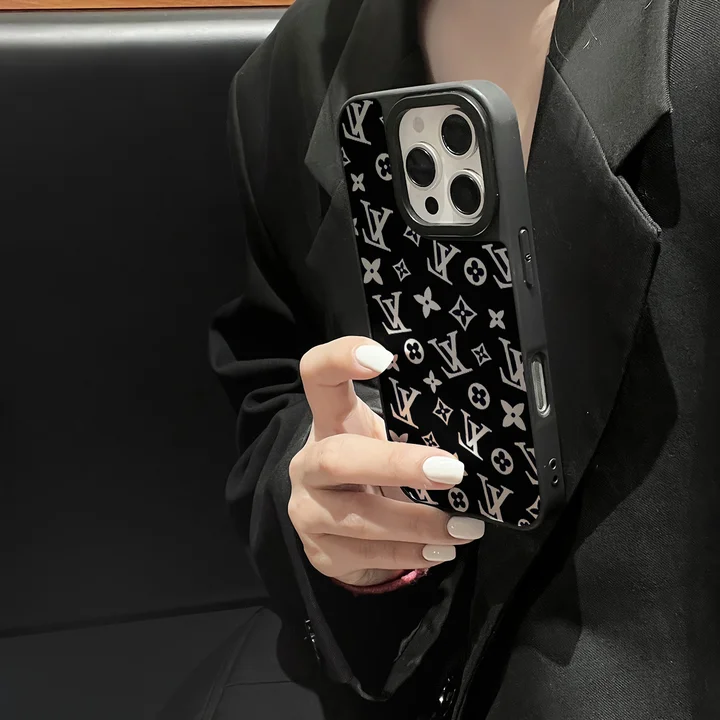  iconic monogram pattern