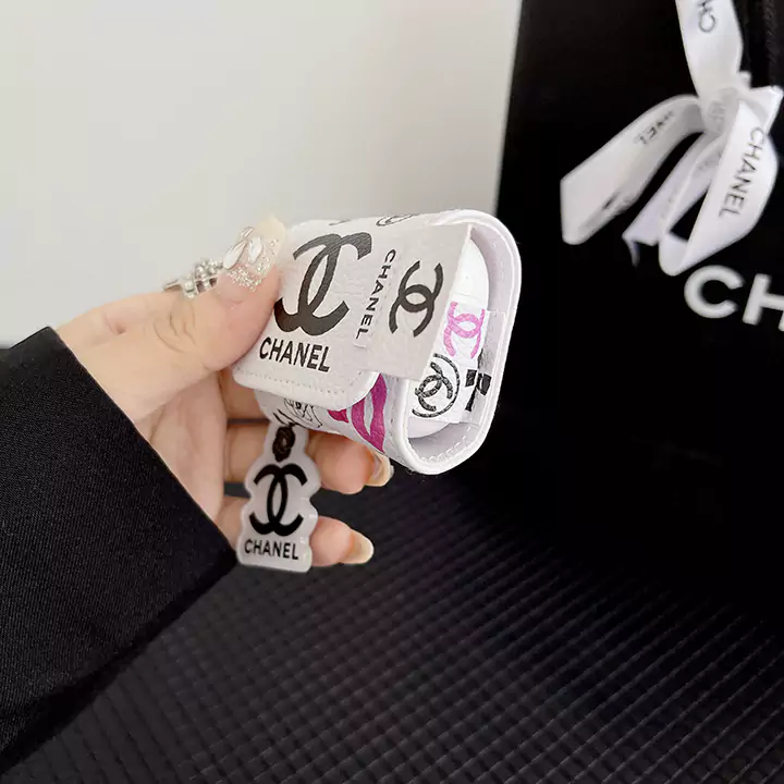  CHANEL AirPods Pro case