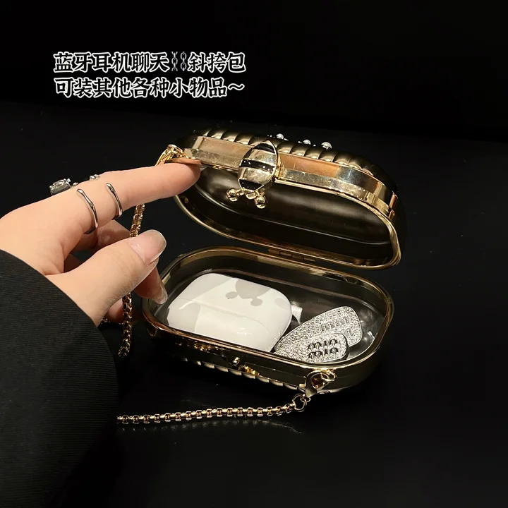  CHANEL AirPods Pro 2 case