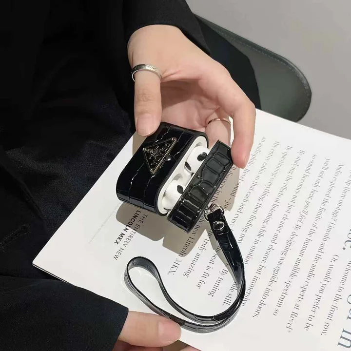  luxury - designed AirPods case