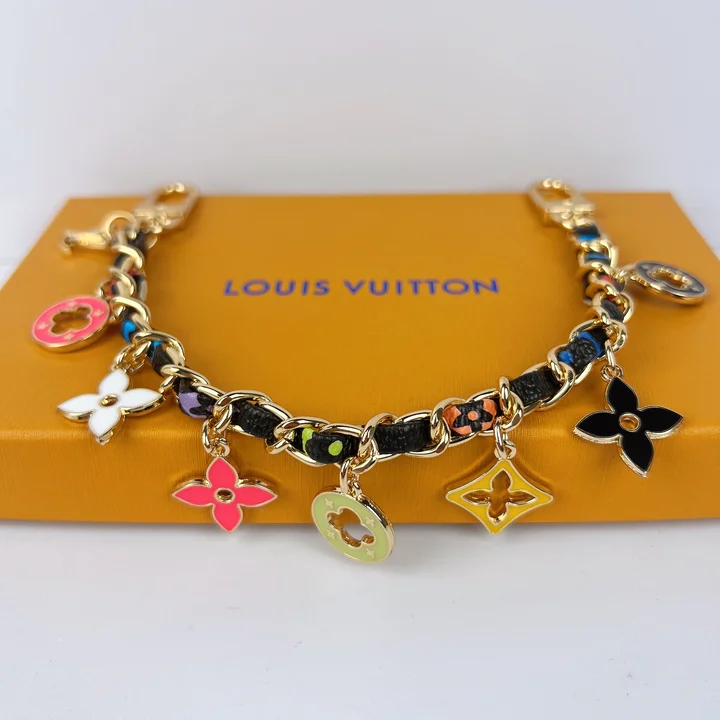  Louis Vuitton short chain