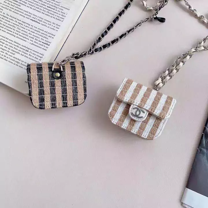  CHANEL AirPods 4 case