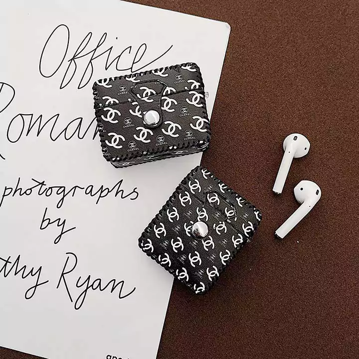  CHANEL AirPods 4 case