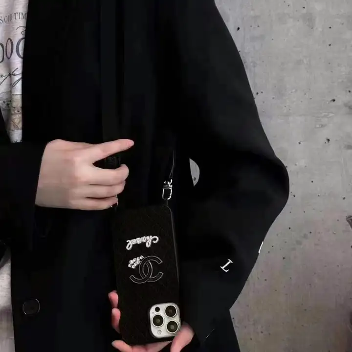 chanel black white crossbody iphone 16/16pro/pro max case