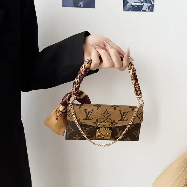louis vuitton gucci courier pouch silk scarf chain iphone 16/16pro/pro max case