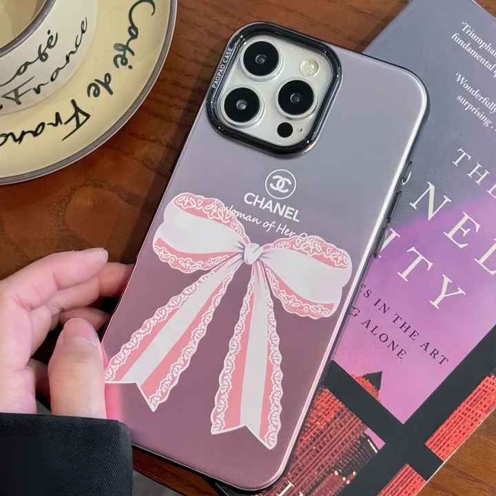 CHANEL bow phone case